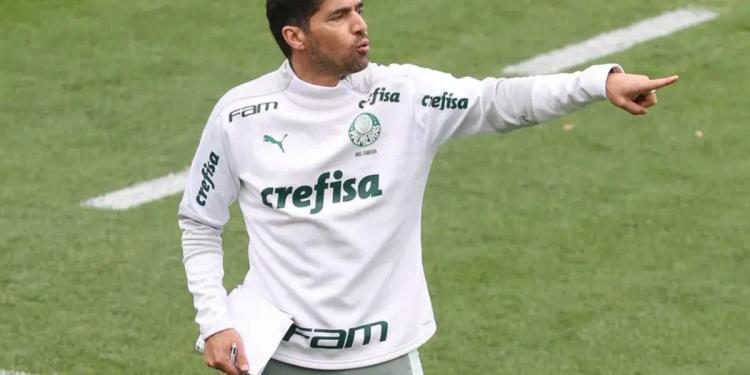 É por isso que Abel Ferreira corre risco de perder vestiário do Palmeiras; entenda