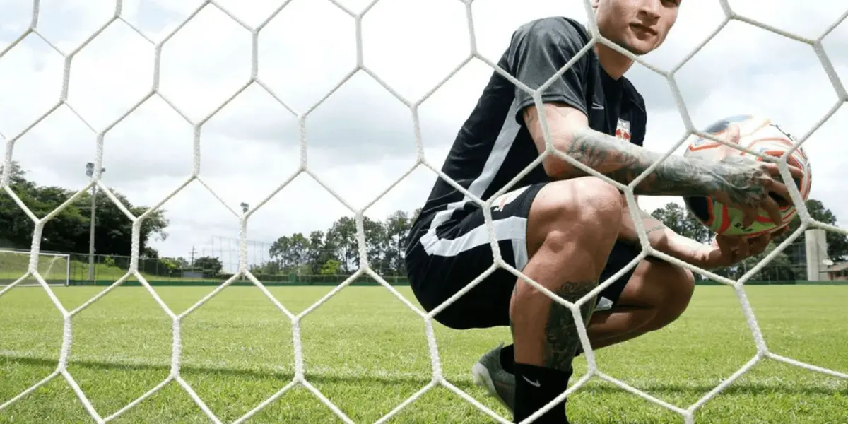 Artur foi vaiado depois de ser substituído contra o Cruzeiro