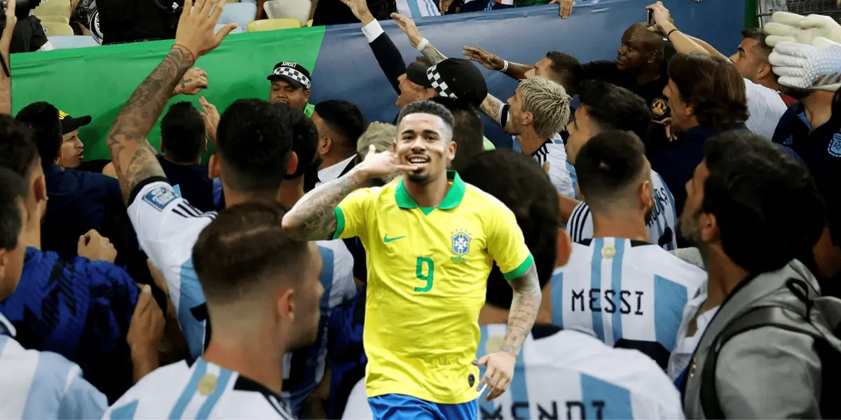 Durante a confusão entre os torcedores, Gabriel Jesus lembrou de algo