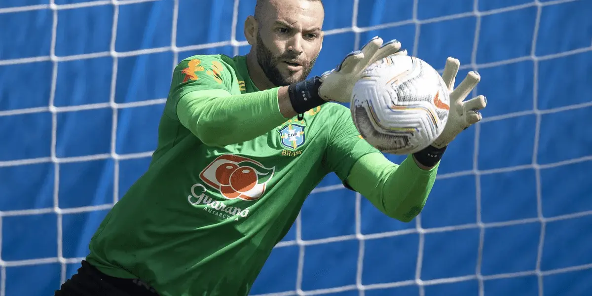 O goleiro Weverton, do Palmeiras, surpreendeu seus fãs ao deixar seu carro na garagem e andar de metrô em um passeio pela cidade São Paulo