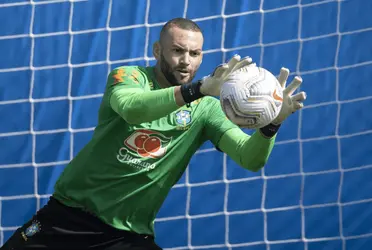 O goleiro Weverton, do Palmeiras, surpreendeu seus fãs ao deixar seu carro na garagem e andar de metrô em um passeio pela cidade São Paulo