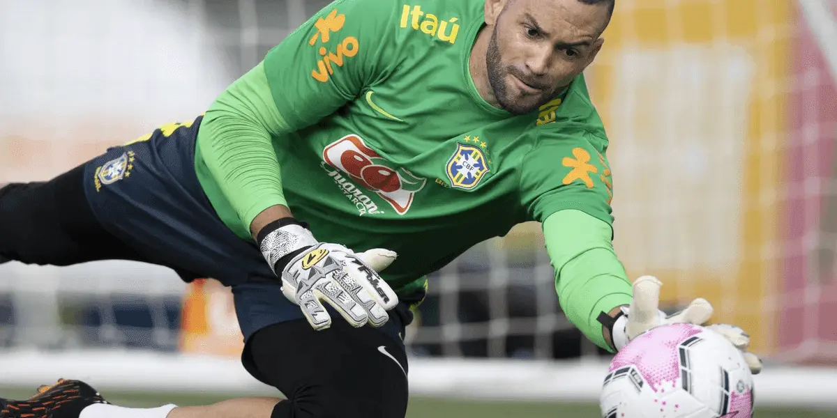 Torcedores no twitter reclamam de gol sofrido por Weverton